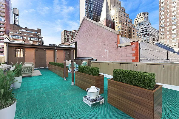 Sold by Compass | media 17