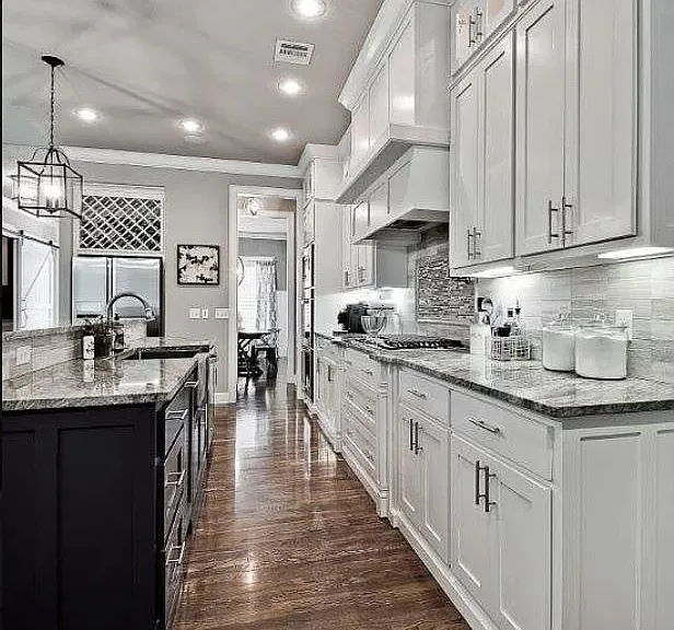 421 Trailwood Cir — Photo 13
