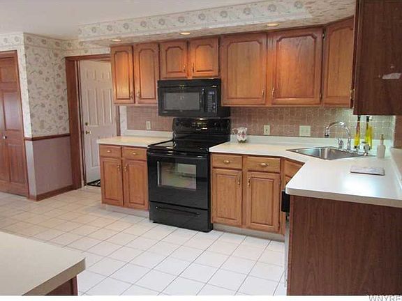 4th image of 76 Foxcroft Ln