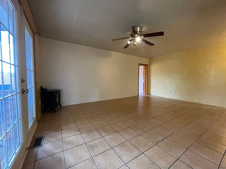 212 S El Rancho Rd — Photo 4