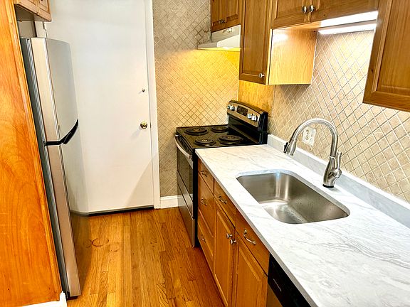3rd image of 900 Governors Dr APT 29