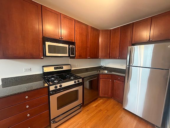 4th image of 1347 W Eddy St APT 408