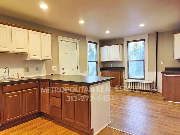 5th image of 205 Cedar St APT 1