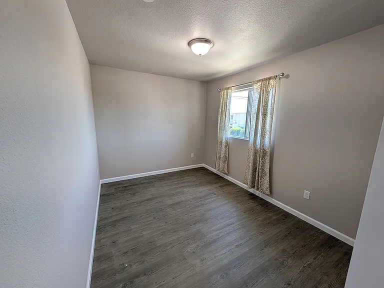 959 Thornton St — Photo 7