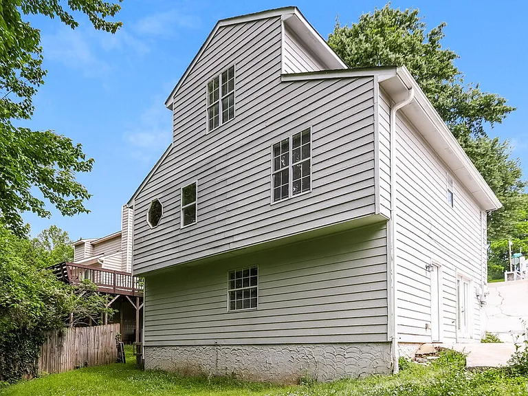 221 Clydesdale Ln SE — Photo 16