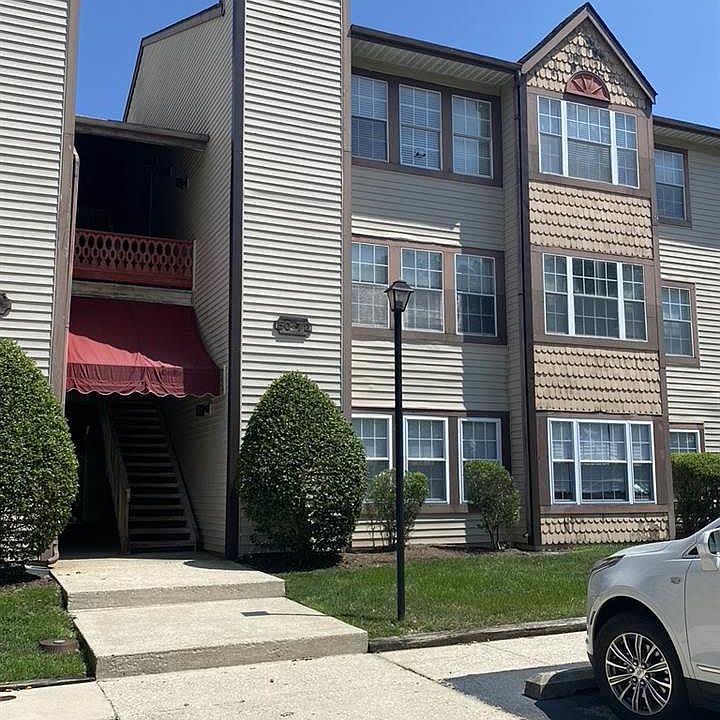 1st image of 56 Trotters Ln #56