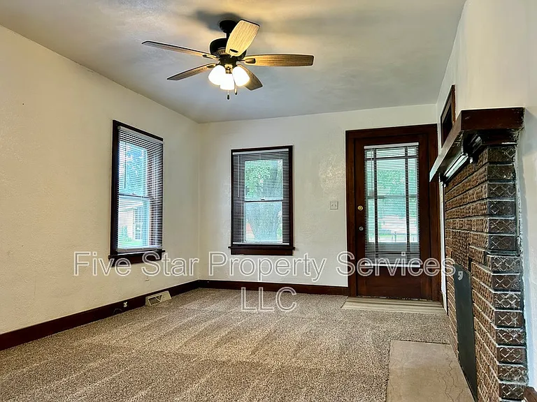 2360 S 9th St — Photo 2