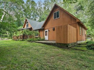 8683 Heather Ln, Stanwood, MI 49346
