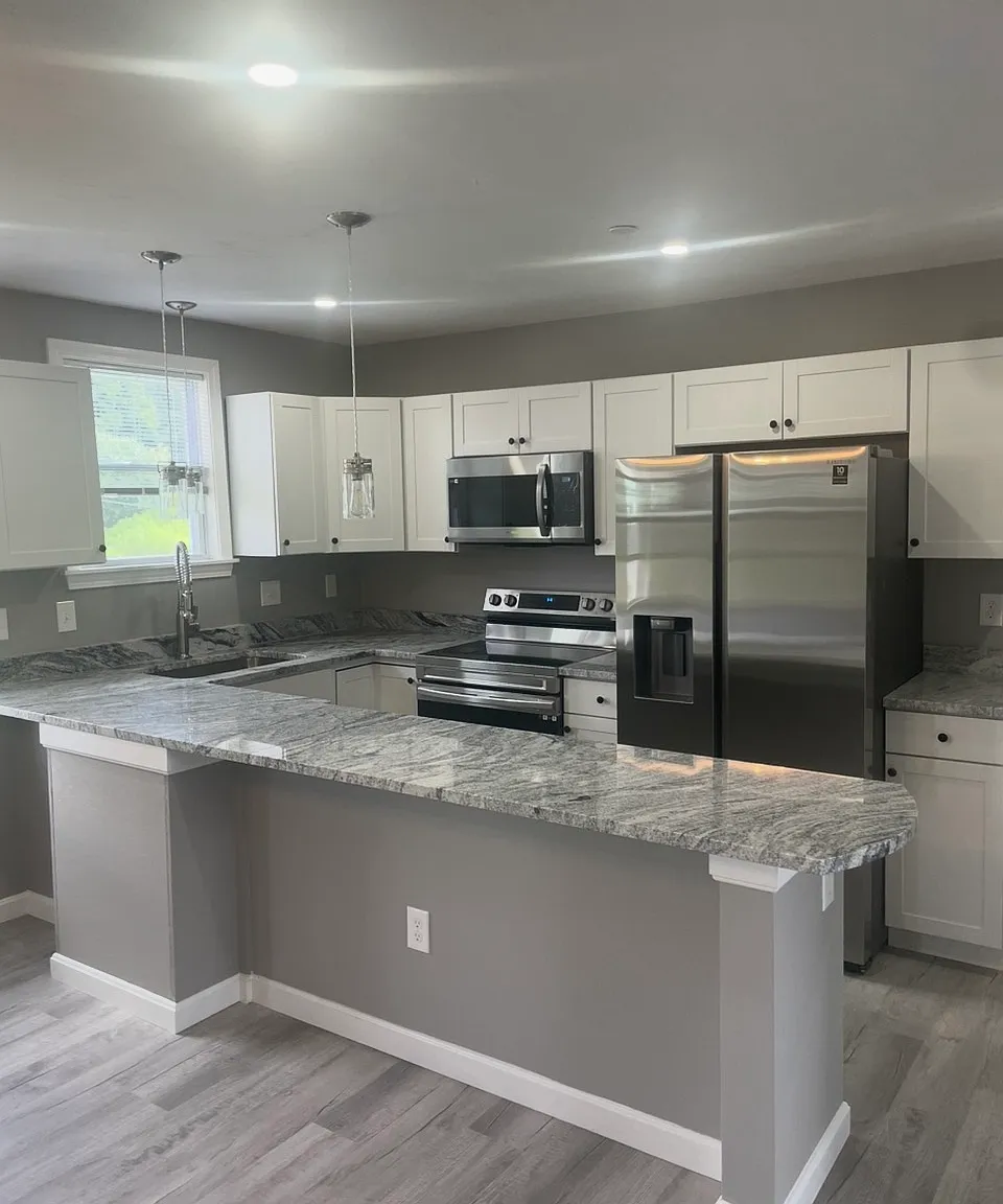 3 bed, 800 sqft, $2,400 — Photo 4