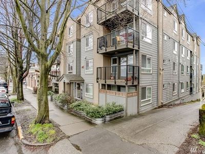 7814 Greenwood Ave N APT 401, Seattle, WA, 98103