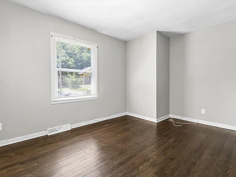8023 Garfield Ave — Photo 17