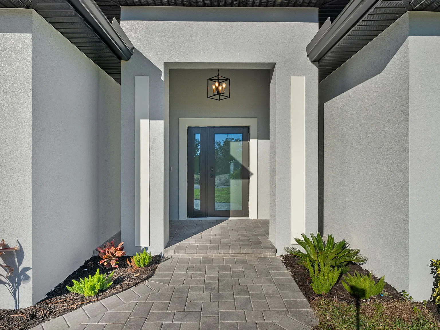 3 bed, 1600 sqft, $2,100 — Photo 2