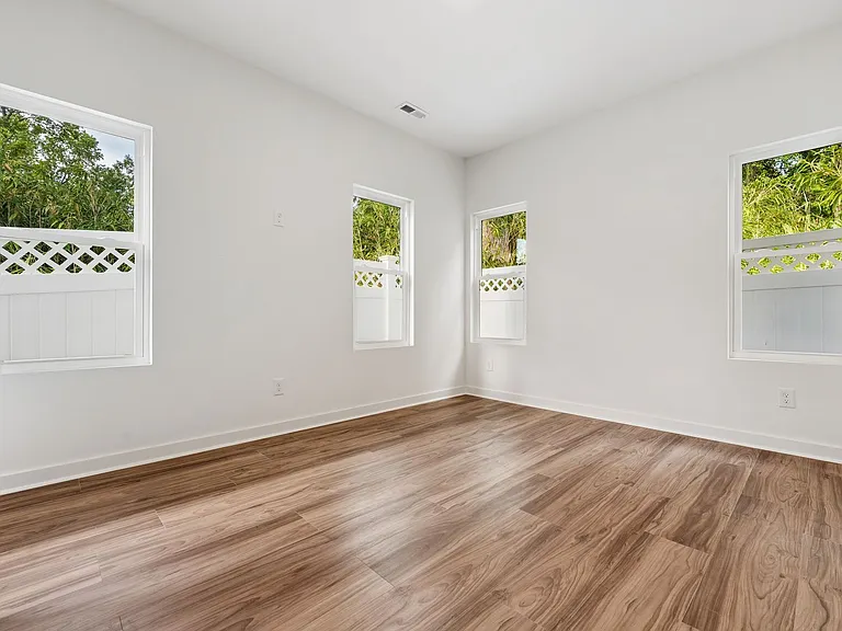 711 Gerard St #C — Photo 10