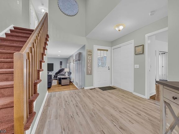 4th image of 5 Walnut Grove Rd