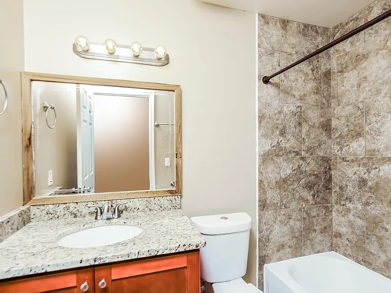 1647 Baker St NE — Photo 14