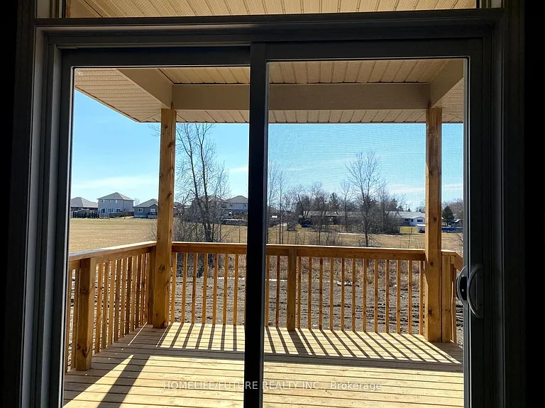 37 Covington Cres — Photo 11