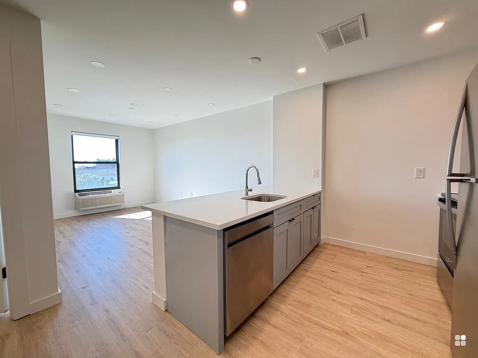 1 bed, 650 sqft, $2,199 — Photo 2