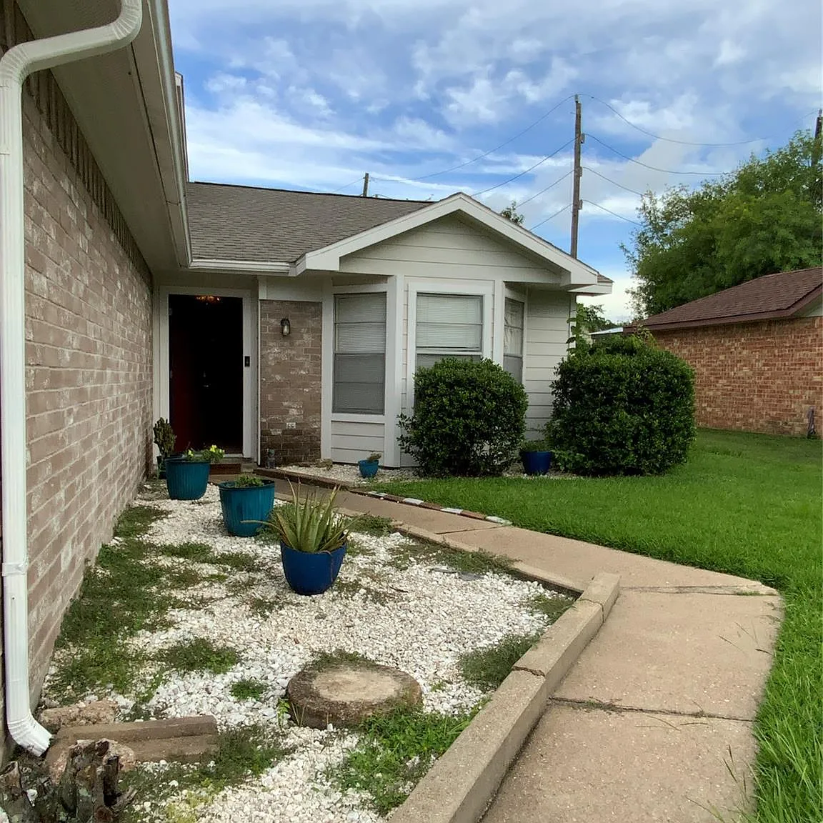 3 bed, 2.5 bath, 1715 sqft, $1,800 — Photo 2
