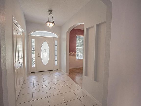 4th image of 610 Trenia Ann Ln