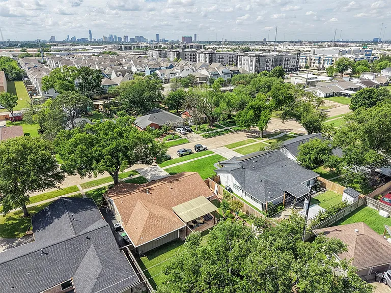 2523 Droxford Dr — Photo 38