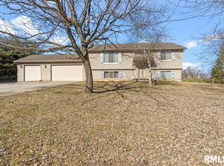 835 Brookview Rd, Dawson, IL 62520