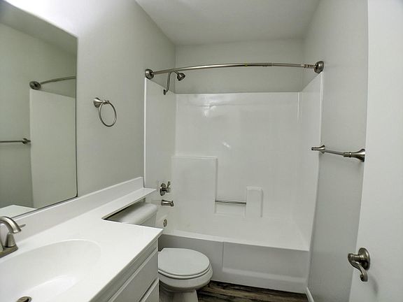 4th image of 1309 W Mission Blvd Unit 33