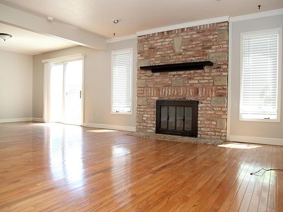 5th image of 4598 Sandringham Dr