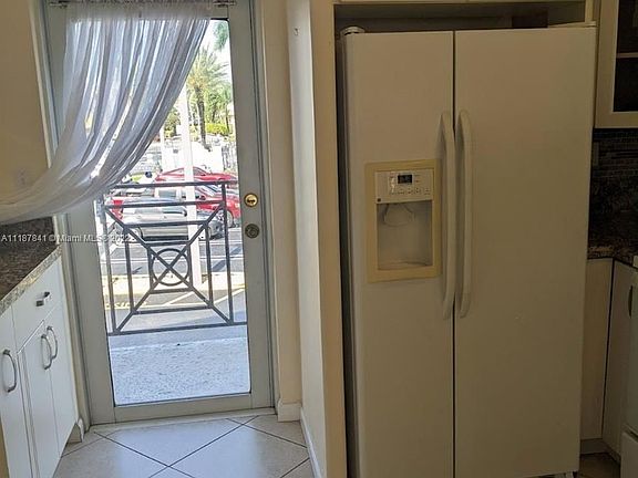 4th image of 925 NW 82nd Ave APT 215-A