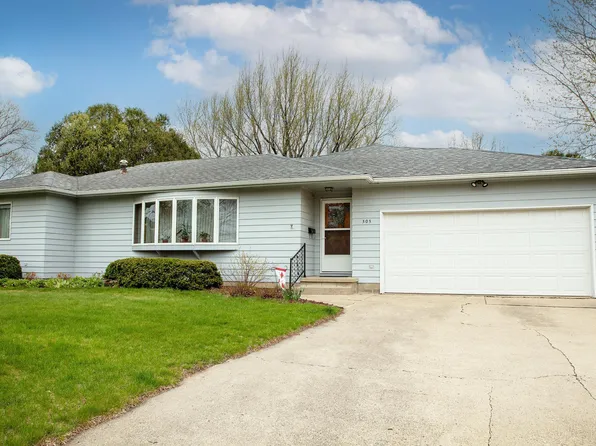 303 Crestwood Ave, Waverly, IA 50677