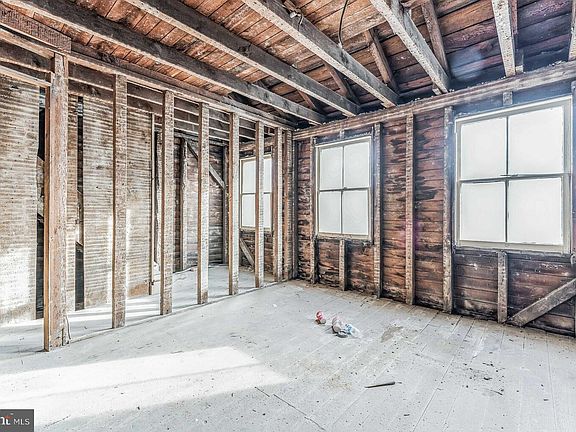5th image of 222 S South St