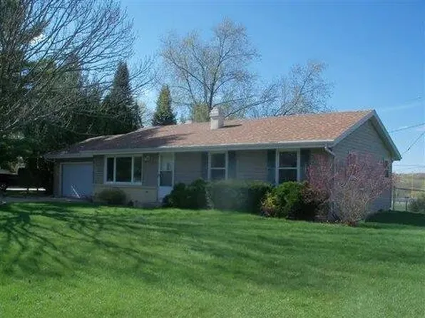 2214 Cedar Pointe Dr, Janesville, WI 53546