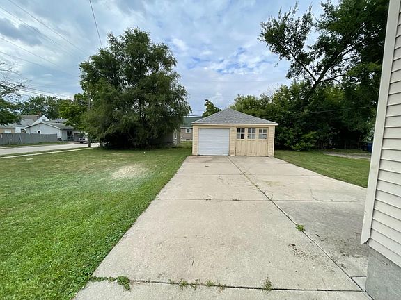 3rd image of 8211 Cadillac Ave