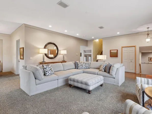 2961 Edward St, Saint Paul, MN 55109