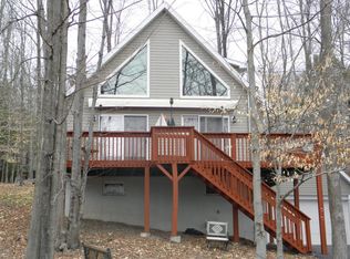 15 Oak Ter, Lake Ariel, PA 18436