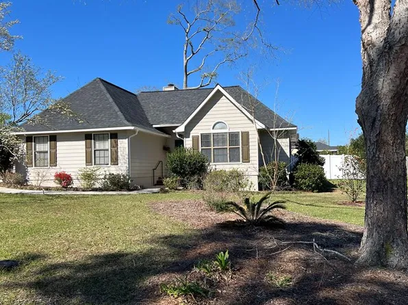 1208 Karen Ln, Douglas, GA 31533