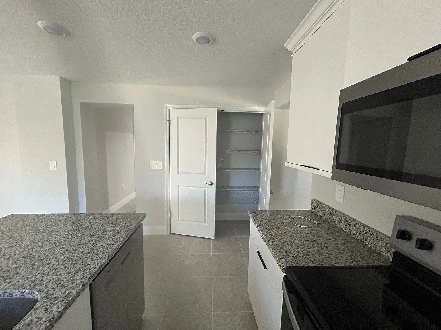 3 bed, 1565 sqft, $2,300 — Photo 4