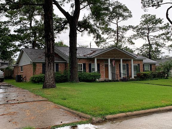 3rd image of 10803 Archmont Dr