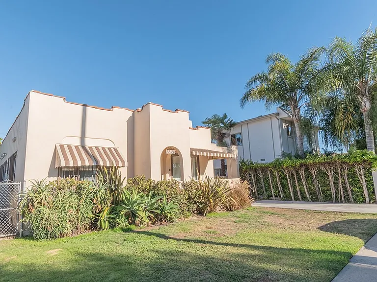 2226 S Redondo Blvd — Photo 1