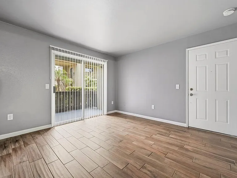 2536 White Oak Pl #5 — Photo 6