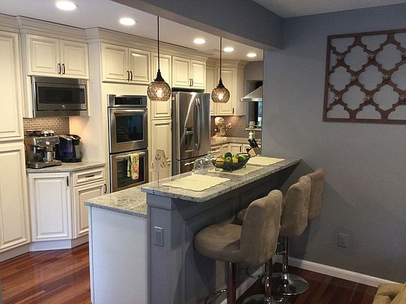 3rd image of 14 Dogwood Ct
