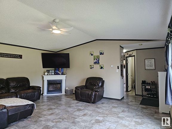 4th image of 49301 Range Road 80 #381