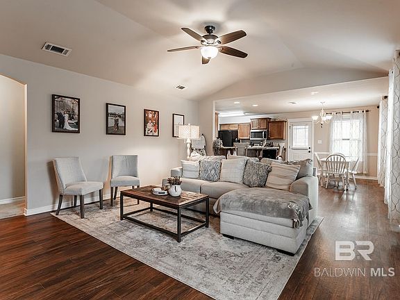 3rd image of 9667 Magnolia Cove Ct