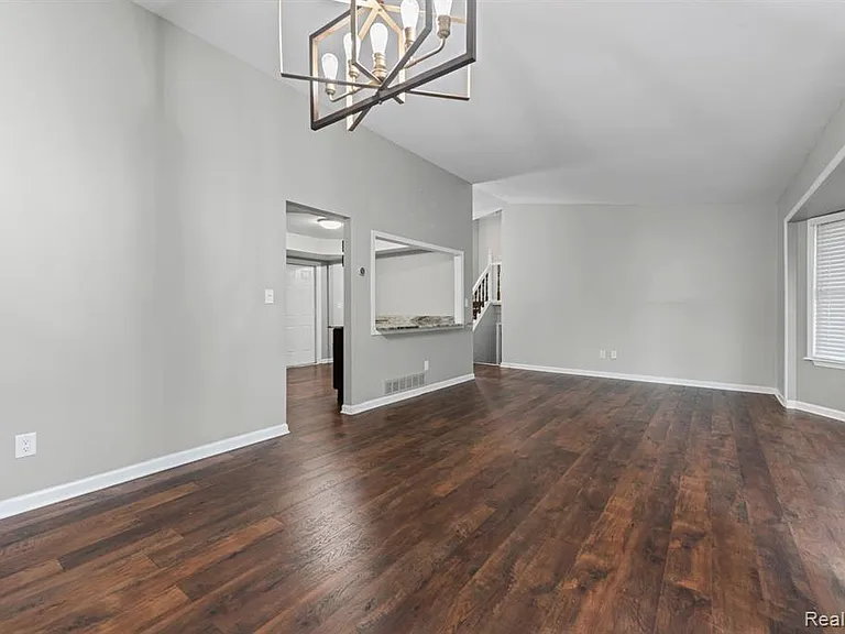 5216 Peekskill Dr — Photo 9