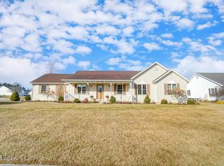 1401 Apache Trl, Wapakoneta, OH 45895