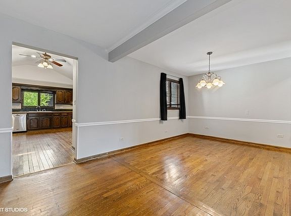 4th image of 412 W Meadow Ave