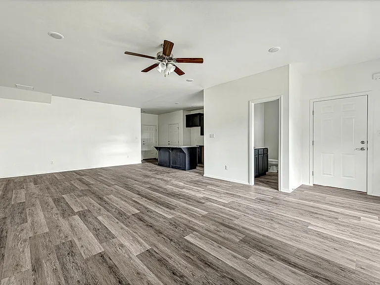 1023 S. Benchmark — Photo 7