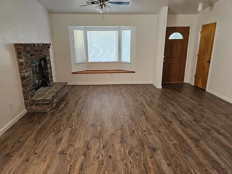 1748 E Beech Ave — Photo 2