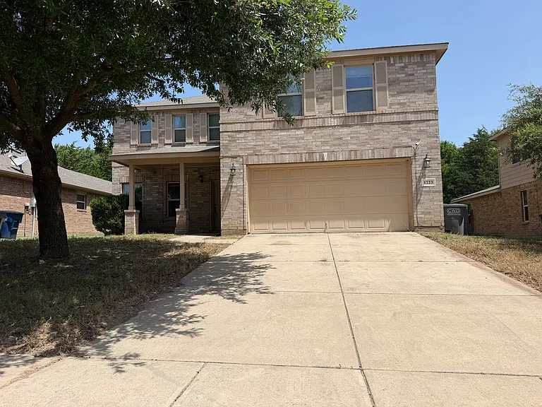 1223 Alhambra Dr — Photo 11