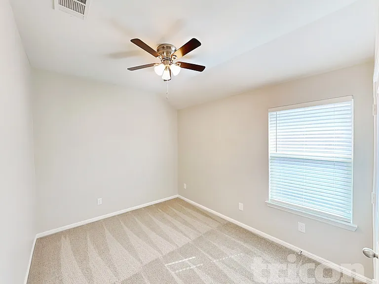 324 Foxhunter St — Photo 11