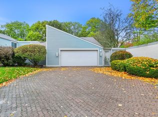 402 Harvest Cmns #402, Westport, CT 06880